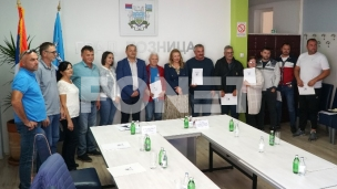 Ugovori za 17 porodica
